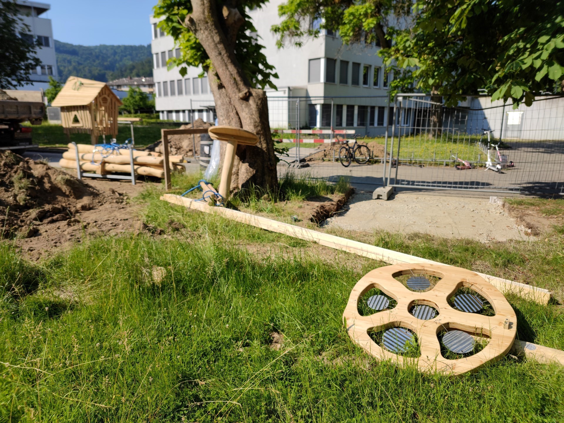 Umgebung & Spielplatz, Schule Neuenhof